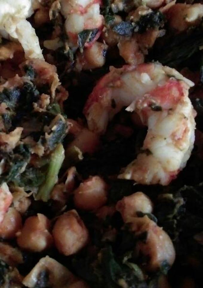Una foto de Garbanzos tostados al pimentón con espinacas
