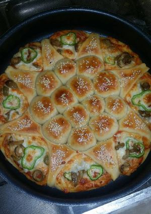 صورة لوصفة بيتزا على شكل ورده