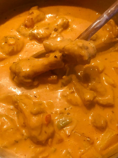 Una foto de Muslitos de pollo en salsa