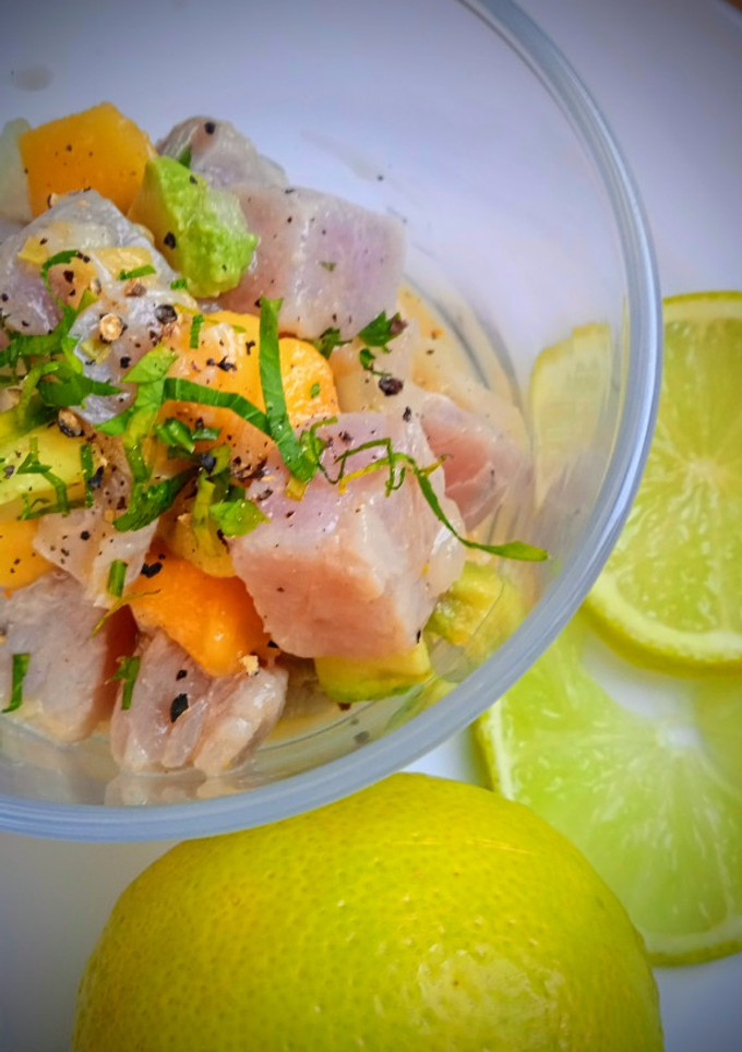 Una foto de Ceviche de atún y mango
