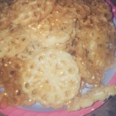 A picture of Rose cookies (sassafa or hikma).