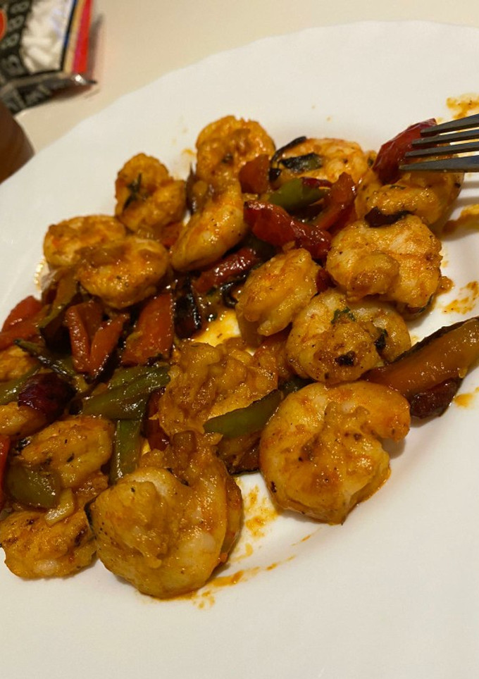 Una foto de Langostinos con pimiento al ajillo!!