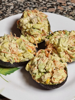 Una foto de Aguacates rellenos de pollo