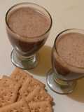 Licuado de plátano con avena y chocolate