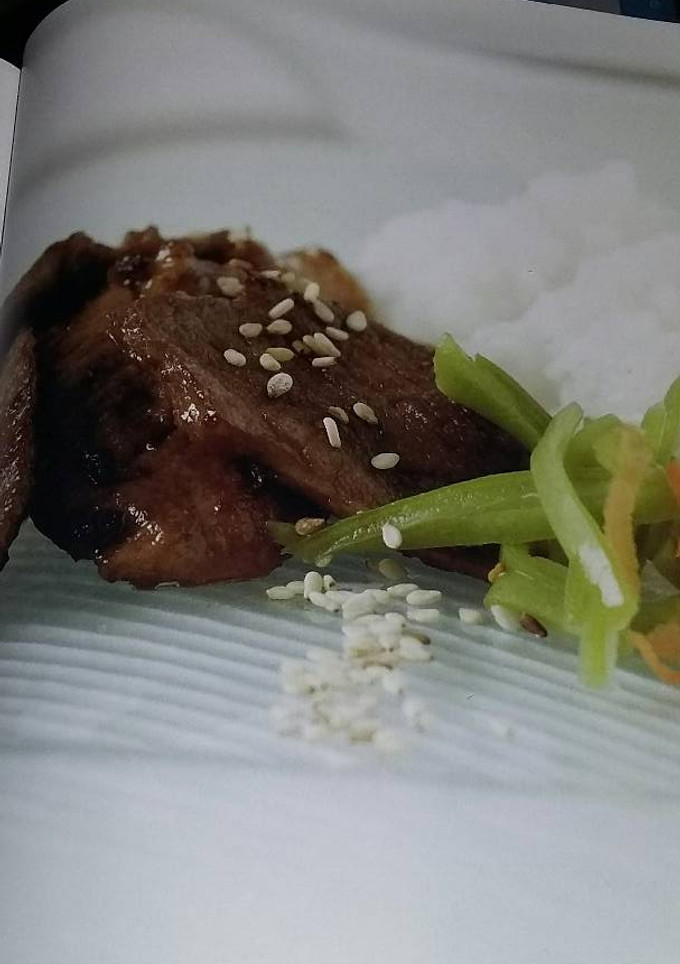 Una foto de Cerdo al jengibre (buta no shogayaki - típica receta japonesa)