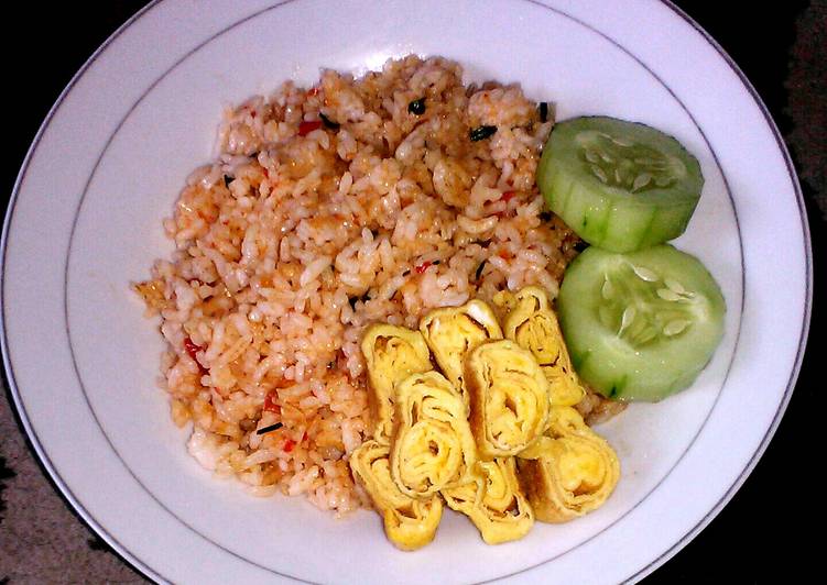 Nasi goreng apa adanya