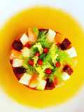 Insalatina di salmone su bisque di gamberoni