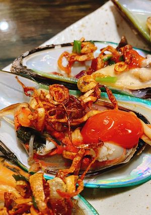 Hình của món Bàn mai - vẹm xanh Cát Bà nướng mỡ hành.