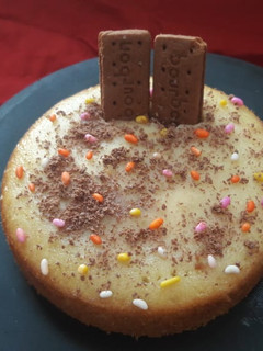 એગલેસ કેક (Eggless Cake Recipe In Gujarati) રેસીપી મુખ્ય ફોટો