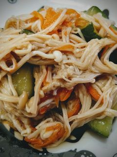 涼拌黃瓜金針菇 的食譜成品照片