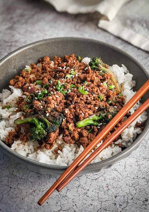 A picture of Korean Ground Beef Bowls.
