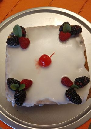 Una foto de Fruitcake especiado y envinado