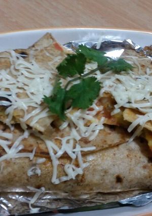 आलू फ्रैंकी (बची हुई रोटी से) (aloo frankie recipe in hindi) रेसिपी मुख्य फोटो