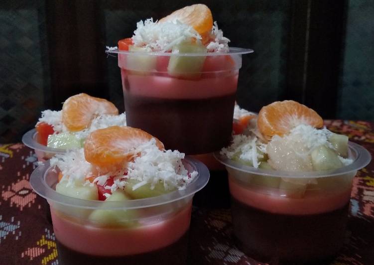 Puding susu toping buah segar