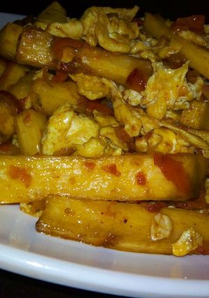 A picture of Yam in sauce and scrambled eggs.
