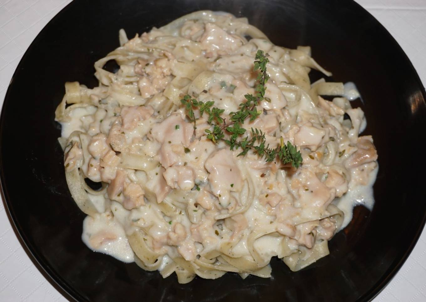 FETTUCCINE FRESCO CON SALSA CREMA DE ALMEJAS. JON STYLE