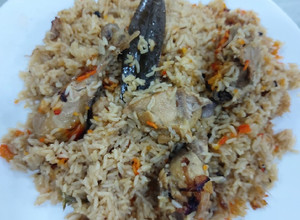 A picture of Chicken pulao.