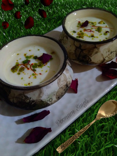 केसर पिस्ता श्रीखण्ड(Kesar pista shrikhand recipe in hindi) रेसिपी मुख्य फोटो