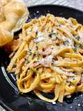 Fettuccini con tocino en crema de chipotle