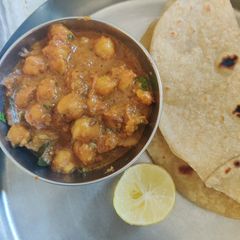 A picture of Chickpea sabzi.