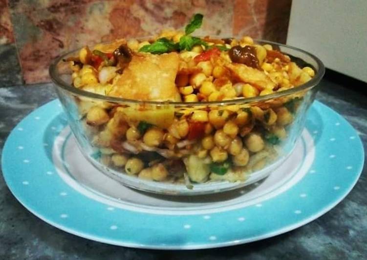 Recipe of Homemade Paprri Chana Chat😋💛