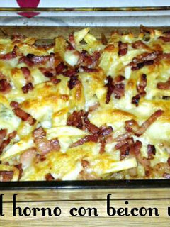 Una foto de Patatas al horno con crema de roquefort y beicon
