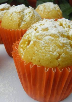Una foto de Muffins de maizena y mandarina