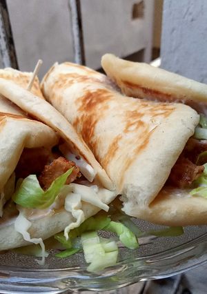 A picture of Chicken shawarma 🌯.