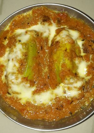 ग्रेवी के साथ भरवां परवल (Gravy ke sath bharwan parwal recipe in Hindi) रेसिपी मुख्य फोटो
