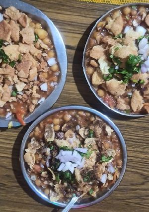 आलू मटर की चाट (aloo matar ki chaat recipe in Hindi) रेसिपी मुख्य फोटो