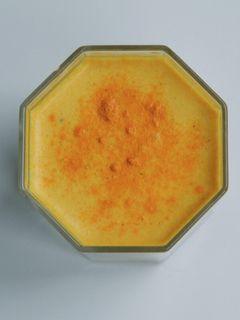 Una foto de Leche dorada: bebida antiinflamatoria sin lácteos y sin gluten