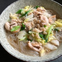 A picture of Pork & Wombok Harusame Soup.