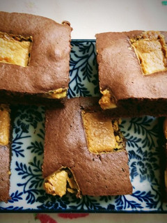 Kakaós piskóta fehér csokival 🍫🥧🍫🍫🍫 recept fotója