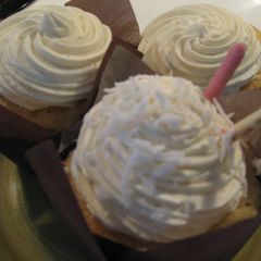 A picture of Coconut Cupcakes.