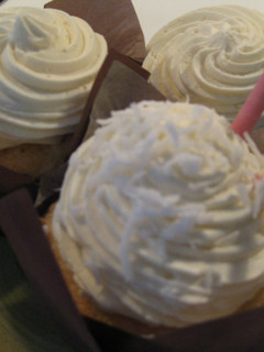 A picture of Coconut Cupcakes.