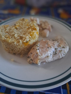 Una foto de Quinoa con Cuscús acompañado con filetillos de pollo 🍗