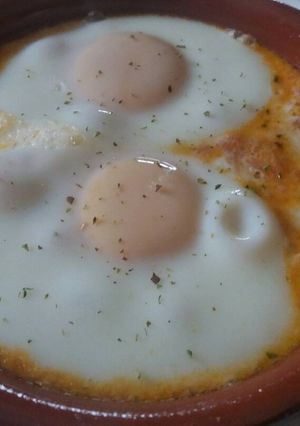 Foto principal de Huevos al horno con tomate