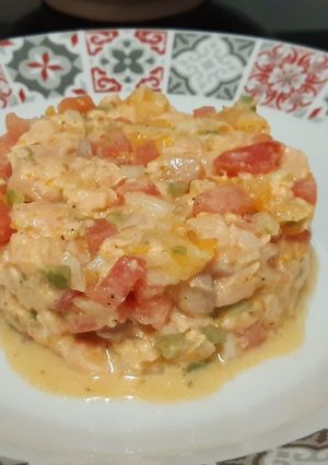 Una foto de Tartar de salmón y mandarina