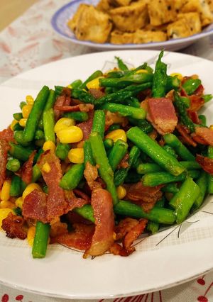 Hình của món Măng tây, ngô Xào với ba rọi hun khói.
