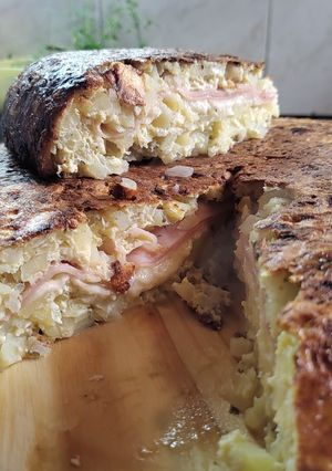 Una foto de Tortillón de papas relleno familiar