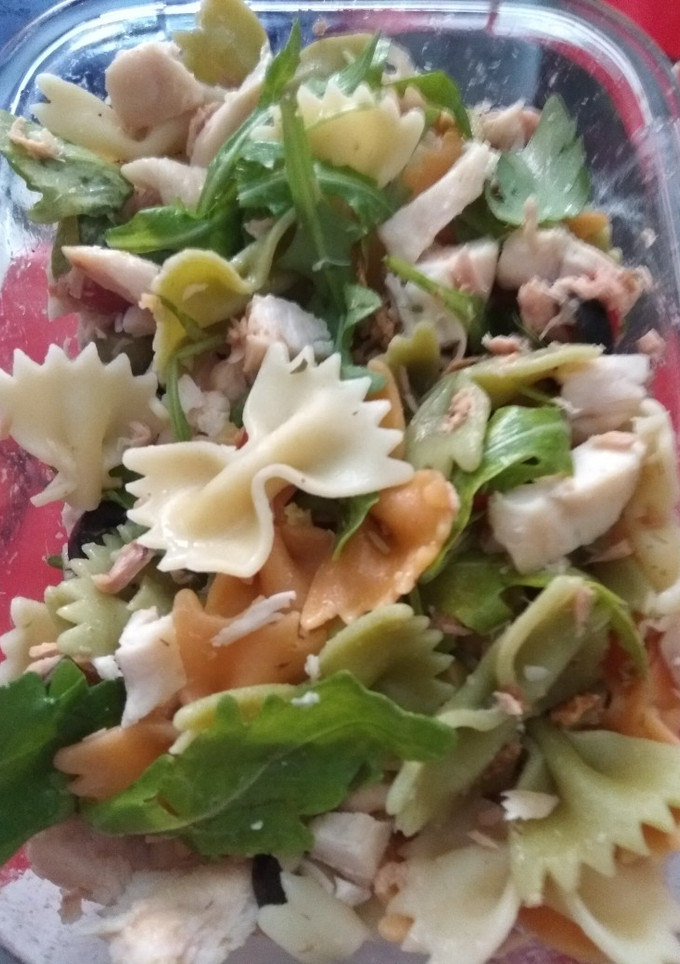 Una foto de 🥗 Ensalada de pasta con pollo