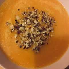 A picture of Velouté de butternut aux noisettes.