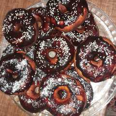 A picture of دونات 🍩🍩.