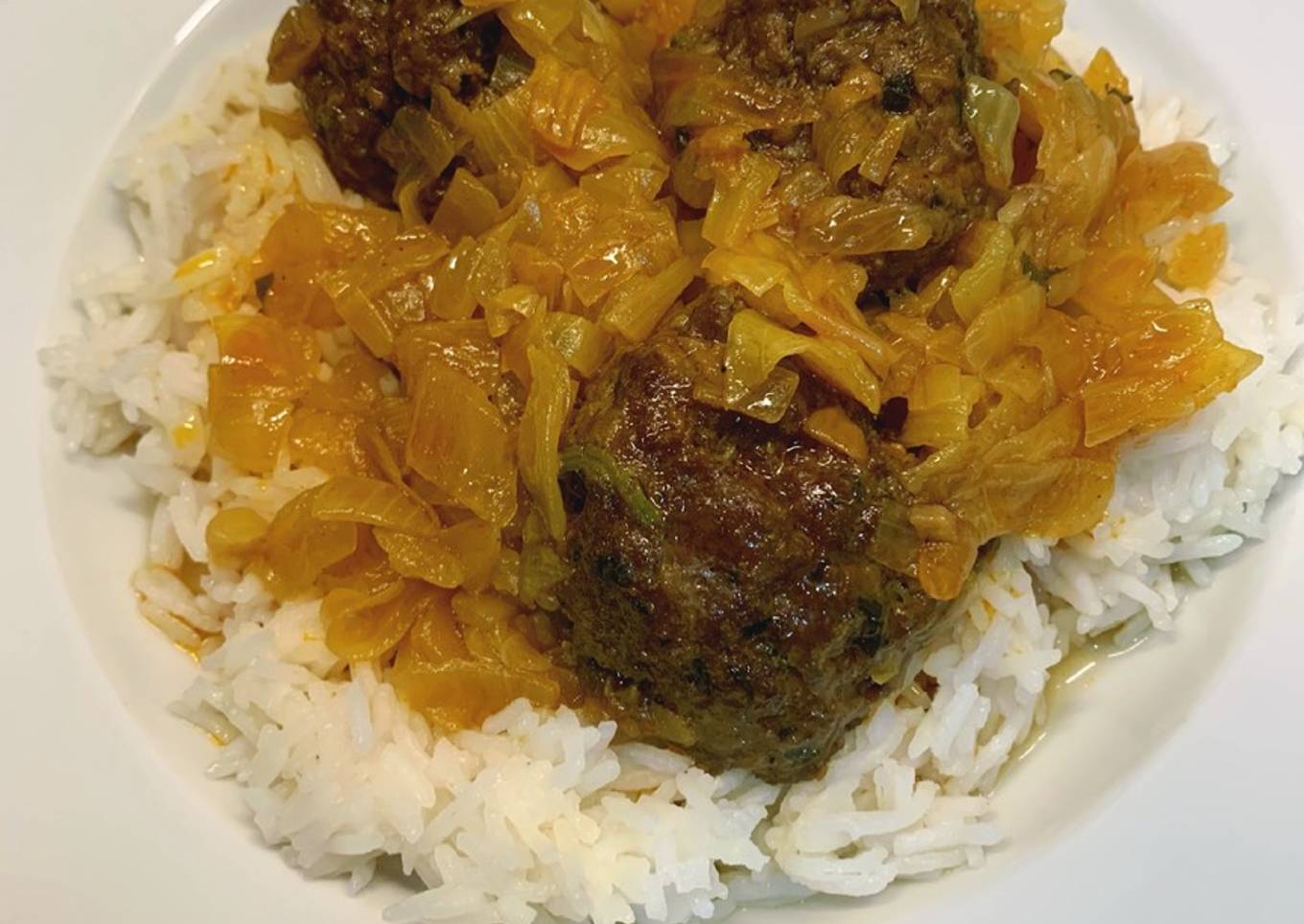 Kefta sauce aux oignons et riz