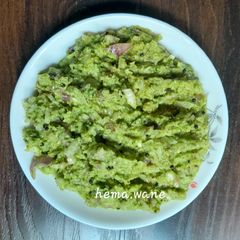 A picture of Kandhyachi Kanchcholi (Onian chatani).