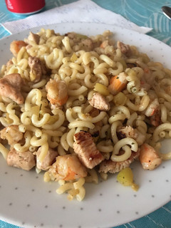 Una foto de Fideos Fideuá con calabacín y langostinos