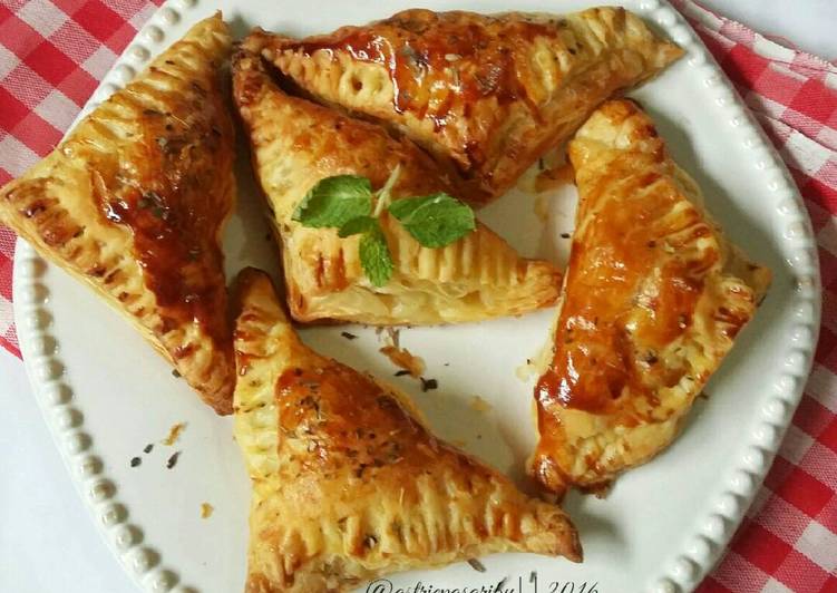 Pastri isi rogout ayam