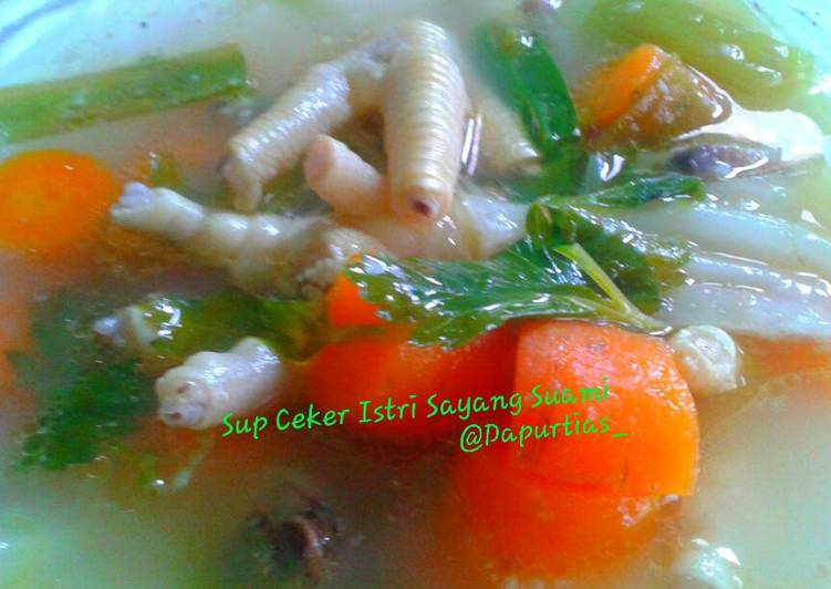 Cara Gampang Menyiapkan Sup Ceker Istri Sayang Suami :D, Lezat