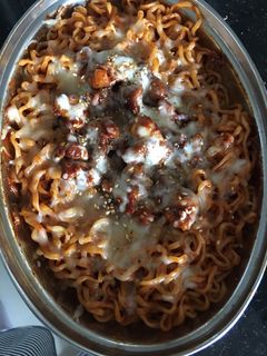 รูปของ มาม่า ไก่ผัดซอส ทัคคาลบี้ Dak galbi อบชีส