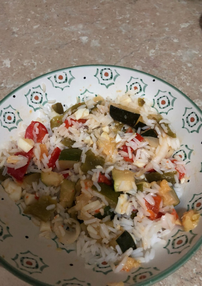 Una foto de Ensalada de arroz y verduras asadas